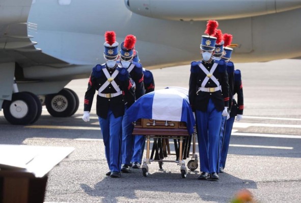 Así fue la llegada del cuerpo de Rafael Callejas a la Fuerza Aérea de Tegucigalpa