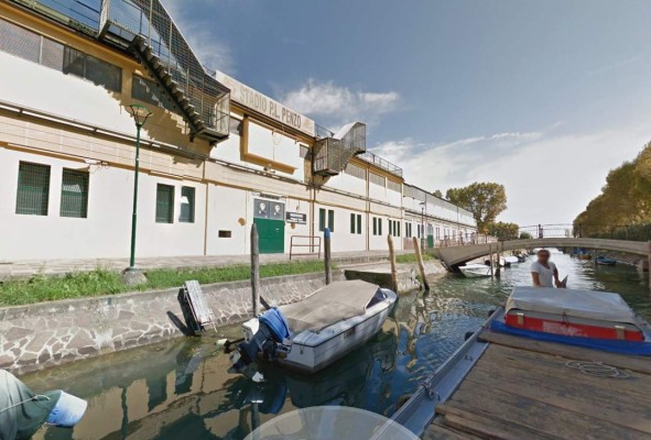 El maravilloso estadio de un club que regresa a la Serie A tras casi 20 años: solo se puede llegar en bote