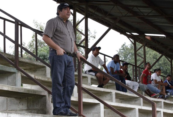 Así luce en completo abandono el estadio Milton Flores de La Lima que invadieron