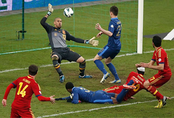 España se baja a Francia y es líder.