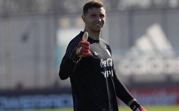 Lo frenó en seco: la viral respuesta del ‘Dibu’ Martínez a Mbappé por subestimar el fútbol de Sudamérica