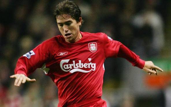 Harry Kewell es un connotado exfutbolista de origen australiano que jugó, entre otros, en Leeds United y Liverpool .