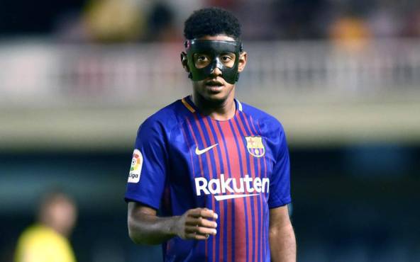 Con el Barcelona B el hondureño sufrió una fractura en el arco cigomático y seno maxilar izquierdo de la cara. Ahí no tuvo mucha participación, hizo cuatro goles.