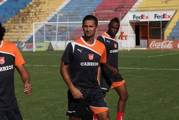 Entre el fútbol y la construcción: Exjugador de Honduras realiza su vida en Estados Unidos