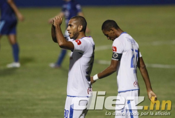Fotos: Los seis jugadores del Olimpia que entrenaron antes del partido y la dedicatoria de Eddie