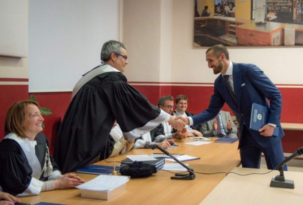 Abogados, médicos y marketing: Los futbolistas más inteligentes del mundo con título universitario