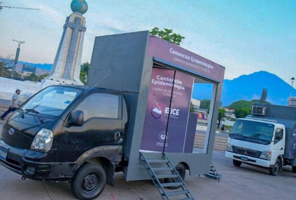 Cabinas móviles se instalan en El Salvador para realizar pruebas de coronavirus