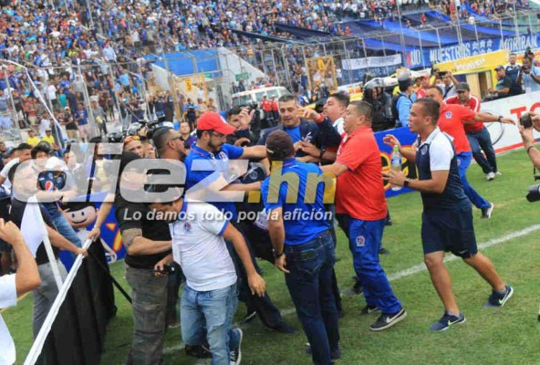 FOTOS: Golpes entre Diego Vázquez y Osman Madrid en el zafarrancho de la Gran Final entre Olimpia y Motagua