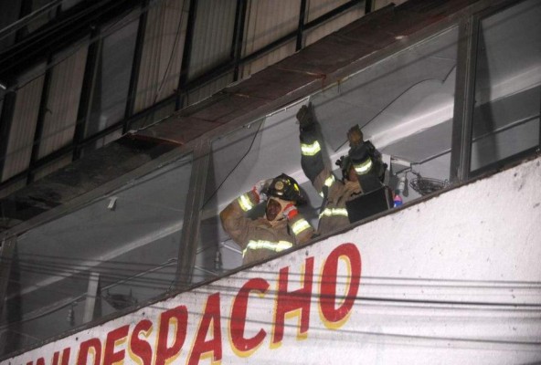 Terror, destrozos y una decena de muertos provoca fuerte sismo del jueves