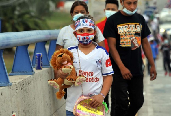 ¡Impresionante caravana! Afición del Olimpia se desborda y celebró a lo grande los 109 años de historia