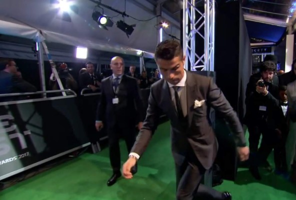 Las otras imágenes que dejaron los Premios 'The Best' y que no viste