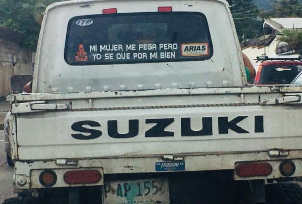 ¡Para morirse de la risa! Los insólitos mensajes que se ven en buses y taxis de Honduras