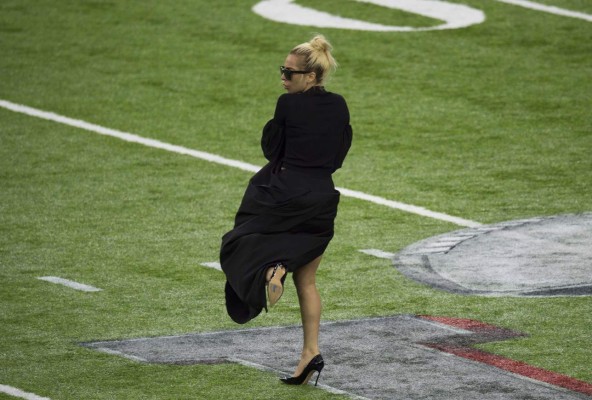 Lady Gaga sorprende a todos en el Super Bowl al enseñar sus partes íntimas