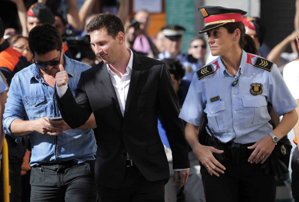 Messi declara ante juez de Barcelona en caso de supuesto fraude.