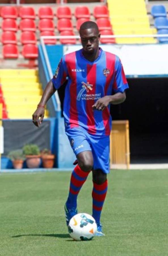 Los futbolistas que se quedaron sin equipo tras el cierre del mercado de fichajes