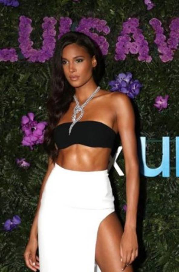 ¿Quién es la linda morena? Los cracks del PSG y la fiesta de cumpleaños que hicieron a la supermodelo  