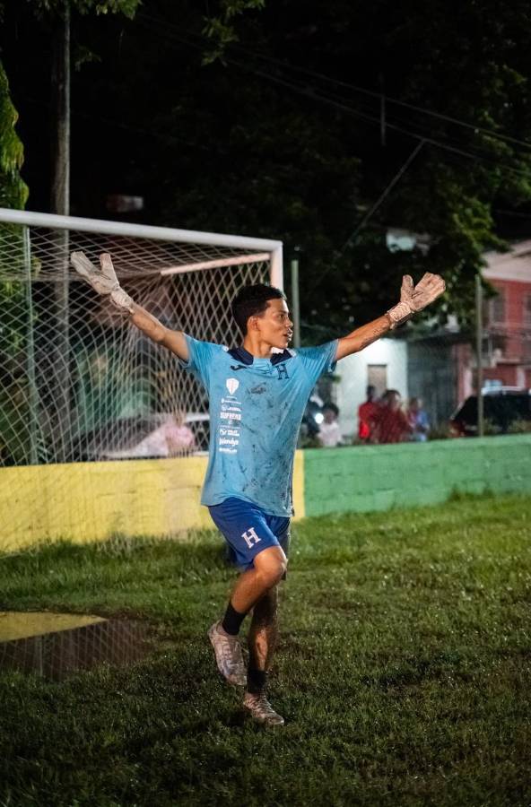 Supremo aparece de rodillas en el Municipal Ceibeño y Shin Fujiyama sorprende: concentración de los tiktokers de Honduras