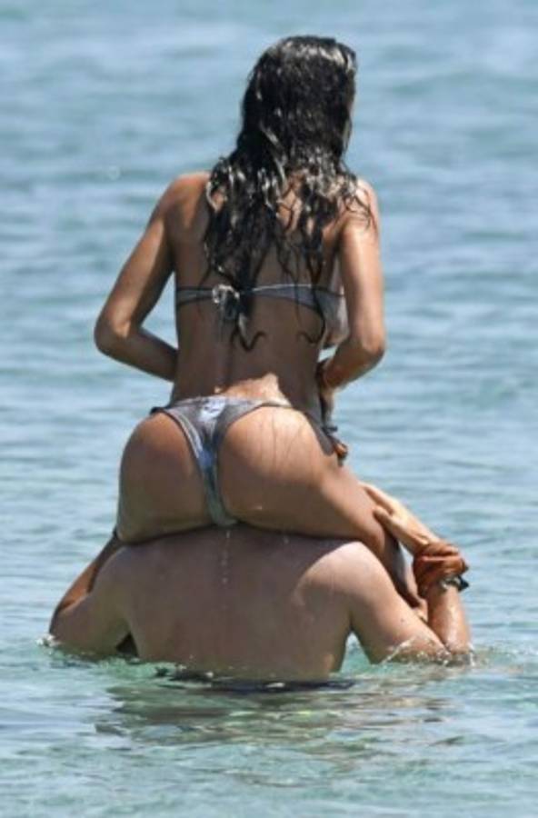 Exnovia de famoso delantero es 'cazada' disfrutando con otro hombre y confirma que ya se olvidó de él