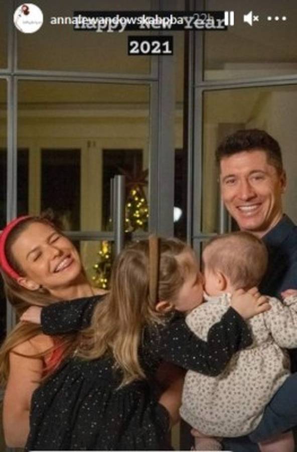 ¡Fiesta de Neymar y Cristiano, beso de Messi! Así recibieron el 2021 los grandes futbolistas del planeta