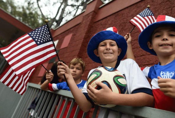 ambiente y color en brasil a un día del comienzo del mundial