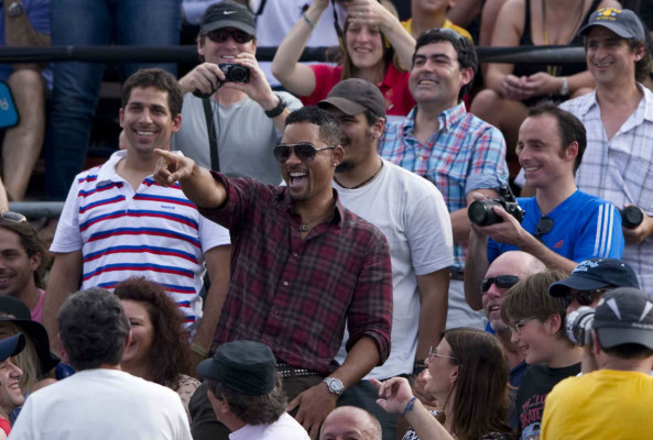 Nadal y Djokovic cierran gira con show de tenis y fútbol en Argentina.
