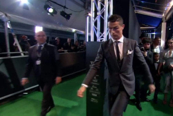 Las otras imágenes que dejaron los Premios 'The Best' y que no viste