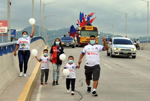 ¡Impresionante caravana! Afición del Olimpia se desborda y celebró a lo grande los 109 años de historia