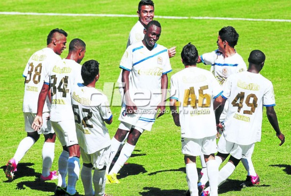 El álbum imperdible de Alberth Elis, el nuevo jugador del Monterrey de México