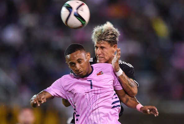 NO SE VIO: Cachetada del árbitro al Chucky Lozano y el gesto de Héctor Herrara en la goleada de México a Bermudas