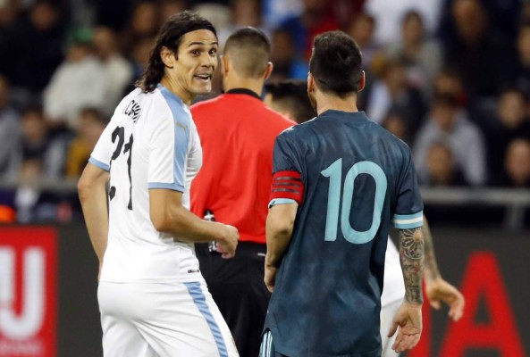 Cavani invita a pelear a Messi en el Argentina-Uruguay: ''Cuando quieras''