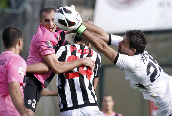 El Inter se lleva el derbi de Milán mientras que la Juventus sigue invicta.