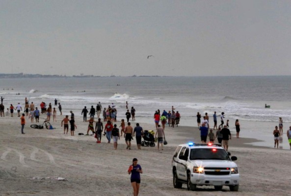 Playas de Florida son abiertas y se aglomera la gente en pleno brote de coronavirus
