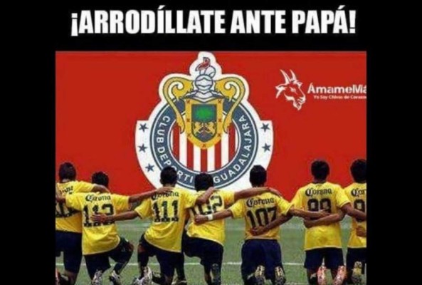 BURLAS: Aficionados de Chivas destrozan al América en los festejos del título