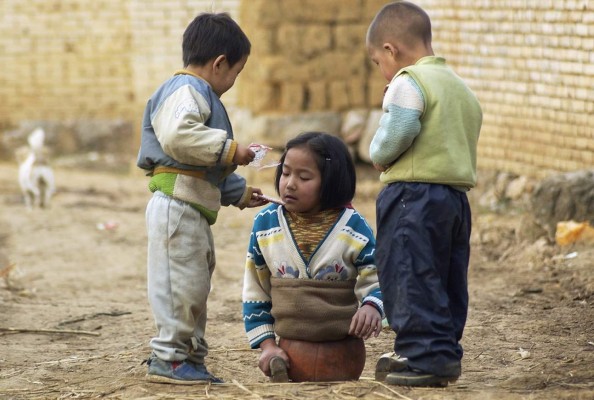 REPORTAJE: La increíble historia de una niña china, sin piernas y campeona de natación