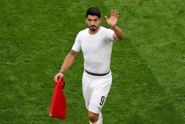 NO SE VIO EN TV: La tristeza de Salah, la bronca de Suárez y el dormido en el Uruguay-Egipto