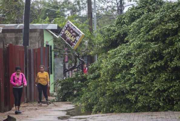 Fotos: Huracán Eta toca tierra y azota con fuerza las costas del Caribe Norte de Nicaragua
