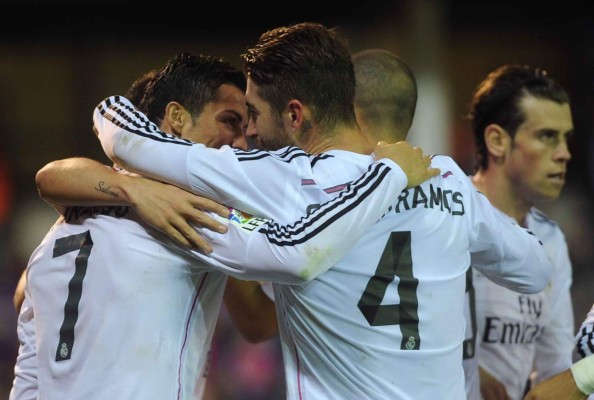 Real Madrid vence y aplasta 4-0 al Eibar en la 12ª jornada de la Liga española