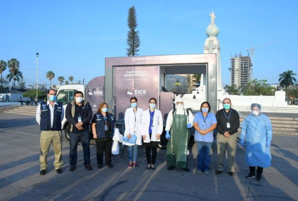 Cabinas móviles se instalan en El Salvador para realizar pruebas de coronavirus