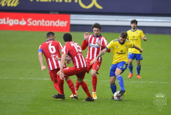 NO SE VIO EN TV: Lamento de Luis Suárez, reclamo del Cádiz y las postales del Choco Lozano