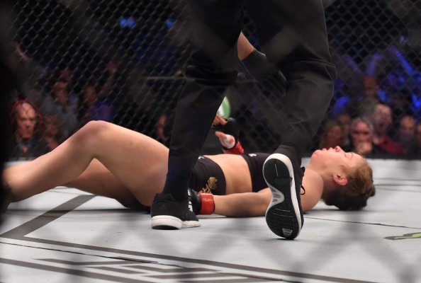 EN FOTOS: Así fue la humillante paliza que le dio Holly Holm a Ronda Rousey
