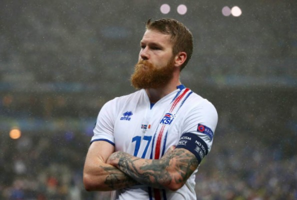 ¡Increíble! El futbolista de la Premier League que se baña con cerveza para conservarse &nbsp;&nbsp;