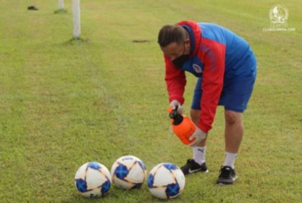Con nuevo 'look' de Deiby Flores y estrictas medidas de bioseguridad: Las imágenes curiosas del inicio de pretemporada de Olimpia