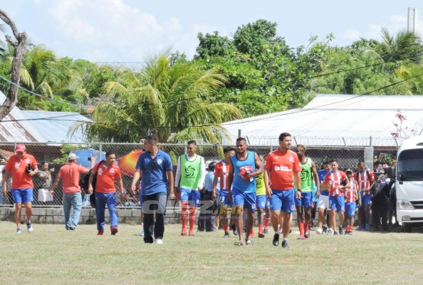 FOTOS: El caluroso recibimiento que tuvo Olimpia en Roatán. ¿Y el camerino?