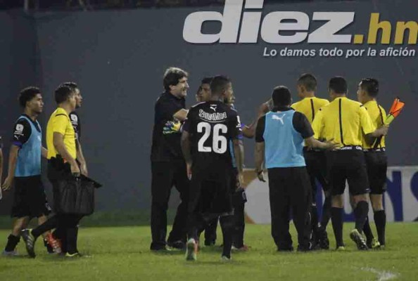 Las mejores imágenes del empate polémico entre Marathón-Olimpia