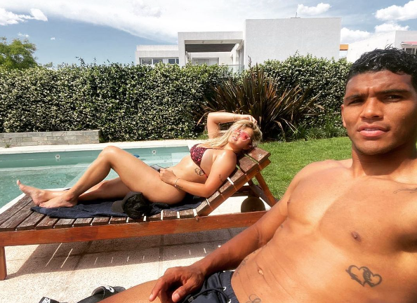 Le filtraron una foto íntima con su esposa y aclara la situación: “Hemos recibido intentos de extorsión”