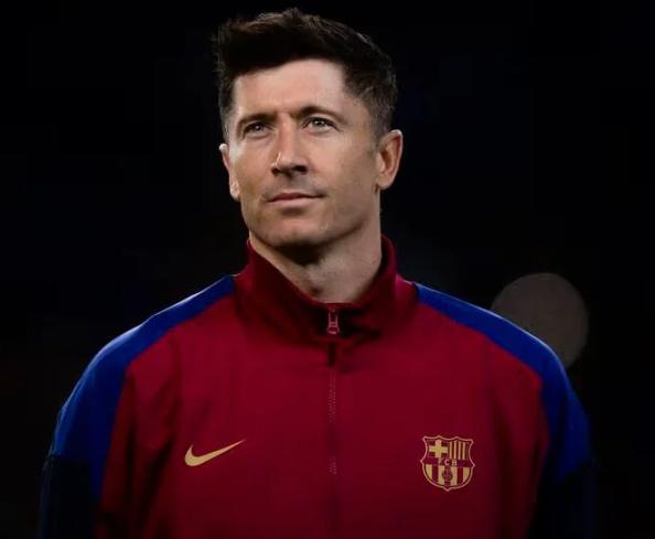 Bota de Oro 2025: Mbappé marcó hat-trick y amenaza al líder de la tabla; Lewandowski se aleja del trofeo