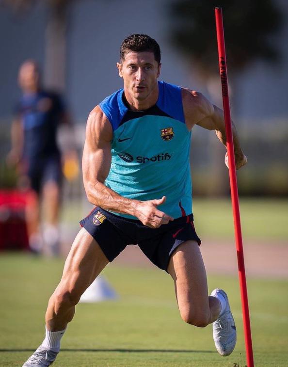 La vida de millonario de Lewandowski: Sus negocios, de cuánto es su fortuna y la mansión que tiene en España