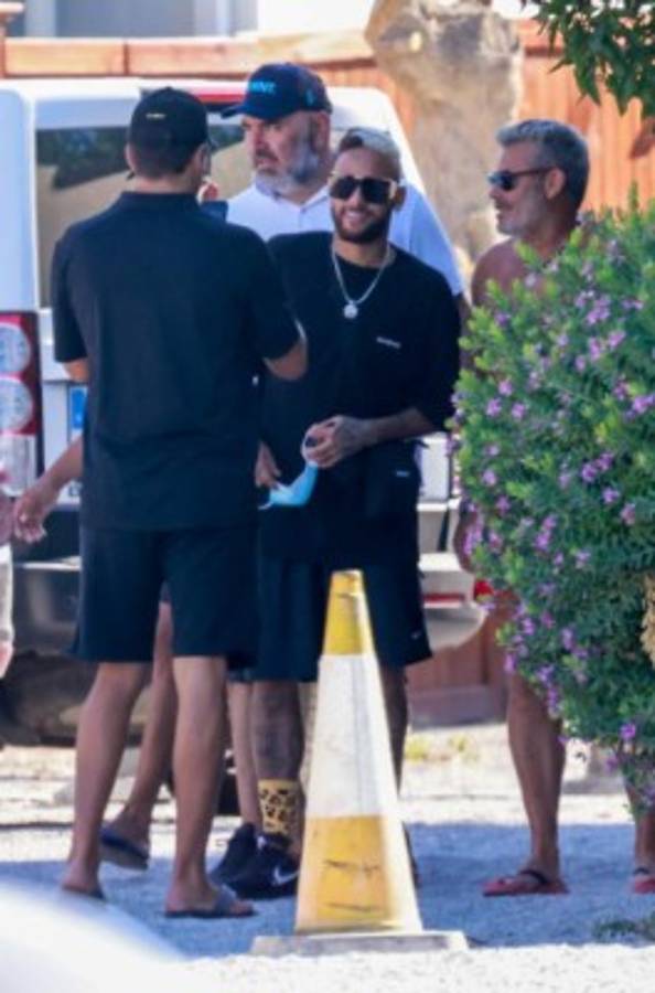 ¿Y la nueva novia? Luego de perder la Champions, Neymar llega a Ibiza para pasar sus vacaciones    