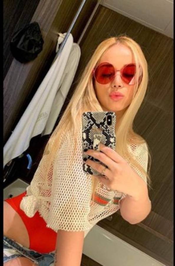 La exuberante esposa de Armani que mandó a callar a los críticos del portero argentino