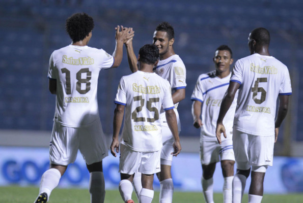 'Goleada de Olimpia al Vida en el estadio Nacional'
